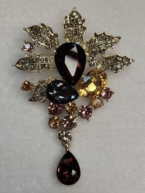 New Vintage-style Baroque Leaf and Flower Brooch / Pin